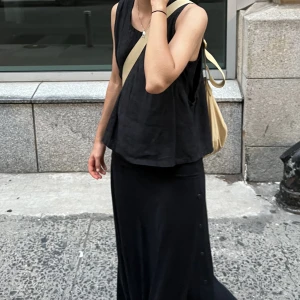 Linne - Ett linne i 100% linne! Bekvämt, svalt och snyggt. Använd fåtal gånger under en resa till NY. Oklart med storlek , men passar mig som är S. 