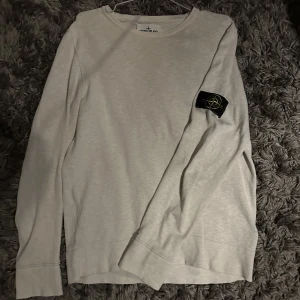 Stone island tröja  - Storlek L men passar M också! Jätte bra skick!