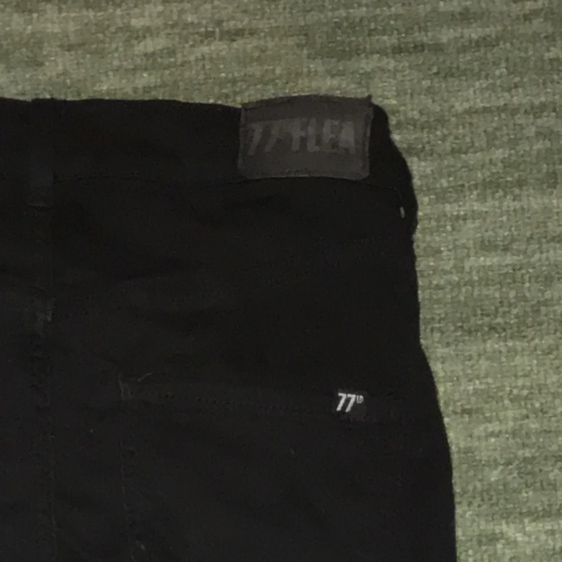 Högmidjade utsvängda byxor - 90