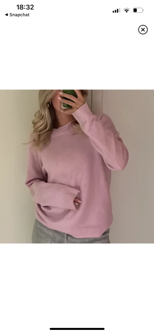 Rosa Vero Moda tröja - Stickad tröja från Vero Moda i stl M! Lite nopprig annars fint skick!