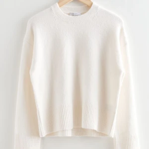 Stickad tröja - Säljer då den inte kommer till användning längre, köp järna via köp nu💞