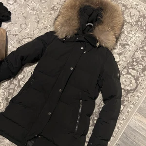 Hollies subway - Jacka från hollies i modellen subway strl 38. Som ny använd 2/3 gånger