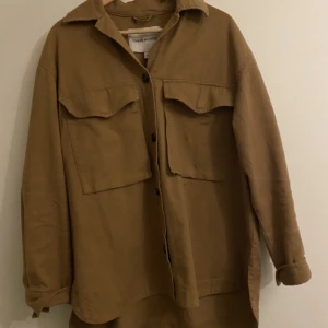 Carin Wester  - Brun jacka från Carin Wester.  Använd ett fåtal gånger Storlek 38 (är oversize i modellen)