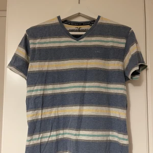 Tshirt Hampton republic - Fint skick. designen ska vara stentvättad ej från tvättmaskin.