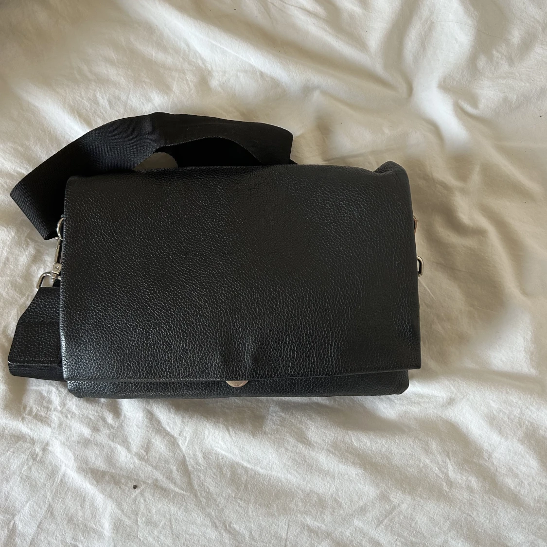 Svart Axelremsväska 
