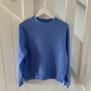 Blå sweatshirt från Cubus som aldrig har använts, storlek S men passar även M🤍 Pris kan diskuteras 