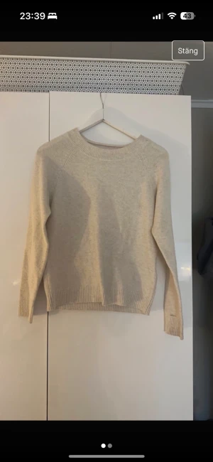 Beige stickad - Beige stickad från vero moda❤️‍🔥 säljer billigt!