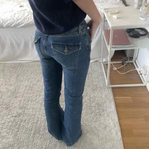 Svin snygga bootcut jeans från märket subdued! Väldigt eftertraktade därav pris🙌🏽säljs då de är lite lite långa på mig som är 162. 
