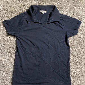 Piké tröja från Gekås - Snygg men liten i sin storlek. S och XS., bra skick.