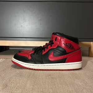 Nike air jordan 1 - Tja! Säljer dessa snygga skor för att jag inte använder de. Har ingen box eller kvitto. Hoppas du vill köpa!