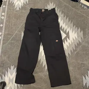 Dickies skateboarding chinos! As feta och skit sköna men har tyvärr blivit liten i midjan för mig:/ pris kan diskuteras!