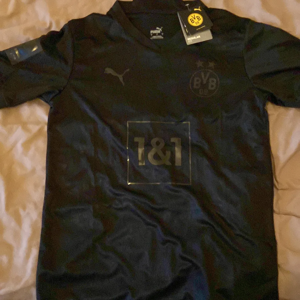 Dortmund special edition tröja 2023. Helt ny! Perfekt skick.  Nypris 1000kr. T-shirts.