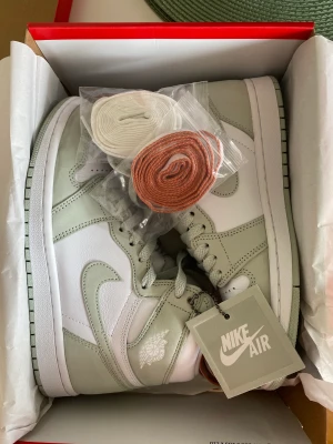 Nike Jordan 1 Retro HIGH OG SEAFOAM  - Använda en gång!  Är i storlek 38