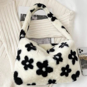 Trendig väska - Super gullig väska man ser överallt på Pinterest!! Säljer pga kommer inte till användning (köpt på amazon)💕det är bara att trycka på köp nu direkt 
