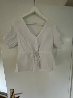 Vit blus  - Så fin vit blus!