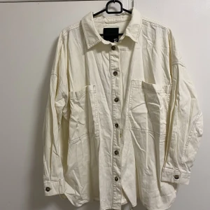 Skjorta  - En jätte fin skjorta med en jätte fin meterial som är från 157.