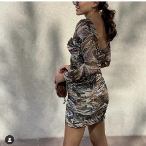 Zara klänning - Strl XS. 200kr