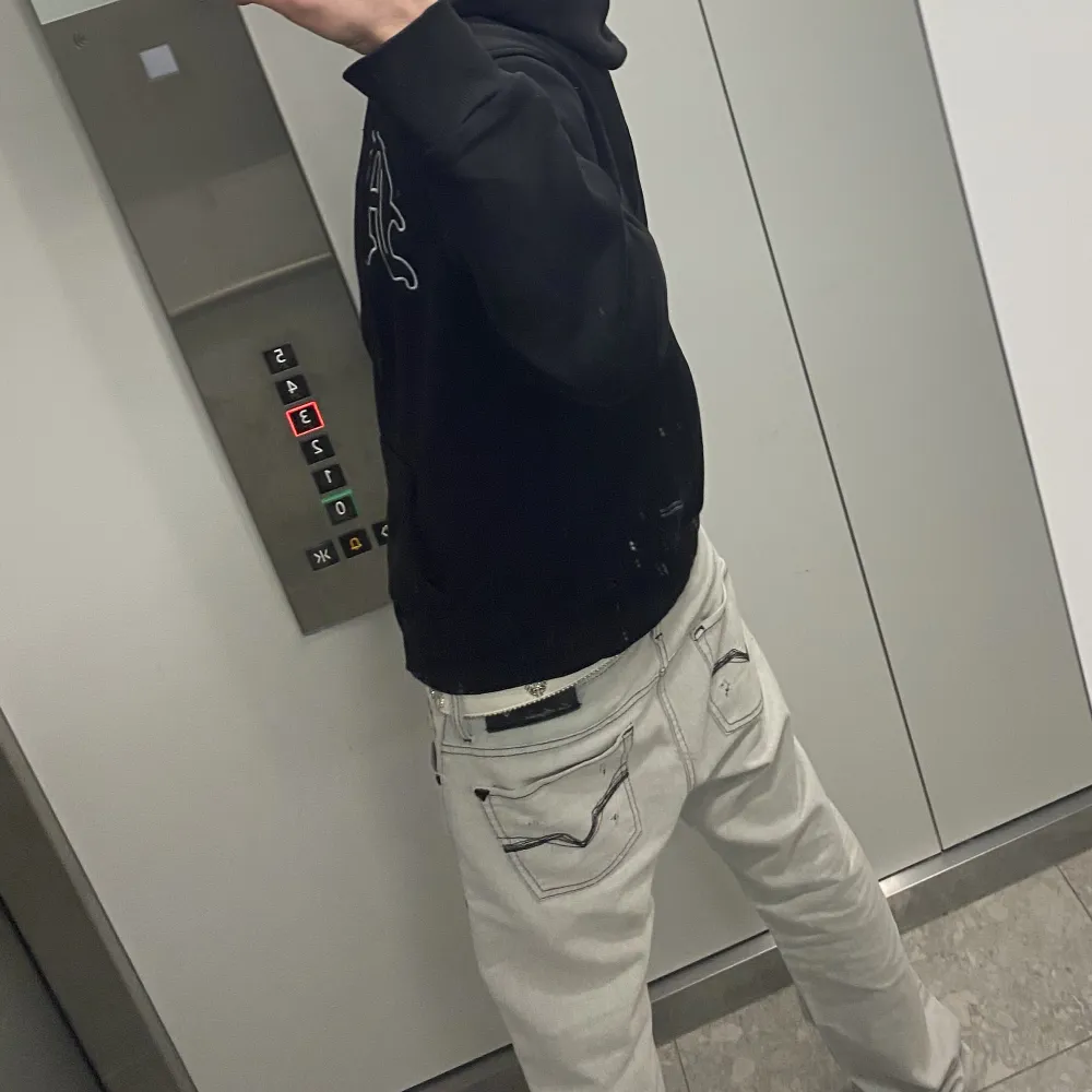 snygga ass jeans som man kan ha på brelöpp o va the drippiest mf där + kan man ba ha dem ute o va him lxm. (eran crush kmr bli eran side hoe efter jeansen☝🏽). Jeans & Byxor.