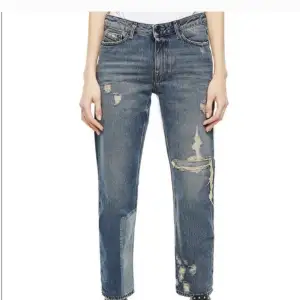 Säljer jeans från diesel, ganska snygga. Helt nya.  Kostade ca 3800kr