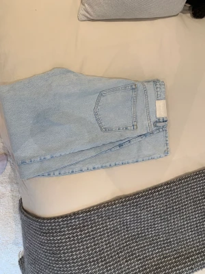 Weekday jeans - Snygga weekday jeans knappt använda. Ljus blå wash. Perfekt längd på mig som är 171🩷