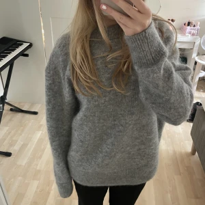 Stickad tröja - Superfin tröja i mohair/wool Storleken är S men är lite oversized. 