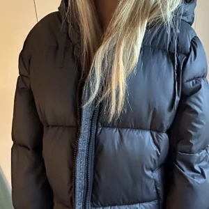 Jacka  - Säljer denna fina jacka som tyvärr ej kommer till användning💕💕