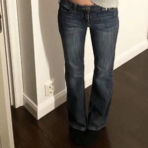 jättesnygga lågmidjade jeans!! 🩷