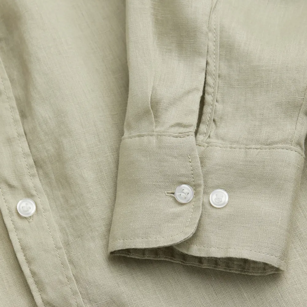 Jätte fin ljus grön linne skjorta från h&m💗 oanvänd!. Skjortor.