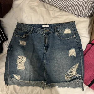 Jeanskjol - Jeanskjol i storlek 38💙