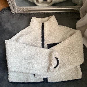 Pälsjacka  - Typ oanvänd så som ny väldigt bra pris priset kan diskuteras 