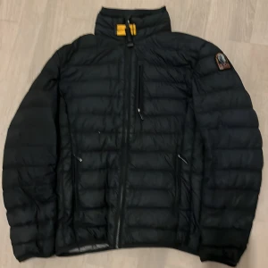 Parajumper jacka  - Parajumper jacka helt ny och fräsch och säljer den för bra pris 