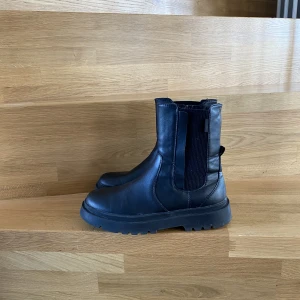 Kängor Zara - Kängor i storlek 36 från Zara. I nyskick, enbart använda två gånger.