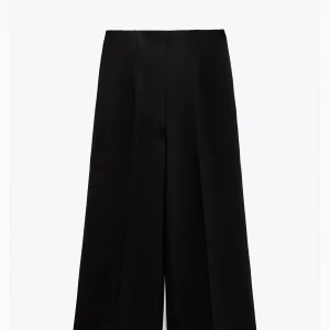 Zara Culottebyxor  - Helt nya Culottebyxor från zara, stl S