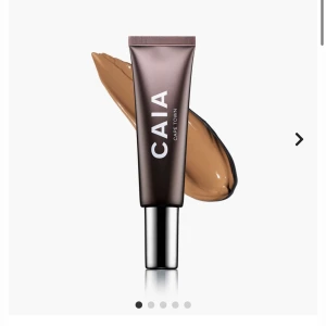 Caia liquid bronzer  - Liquid bronzer från Caia Cosmetics i färgen Cape Town. Har endast testat produkten två gånger (två pump) men den är tyvärr helt fel färg för mig.    Köptes för 295kr.