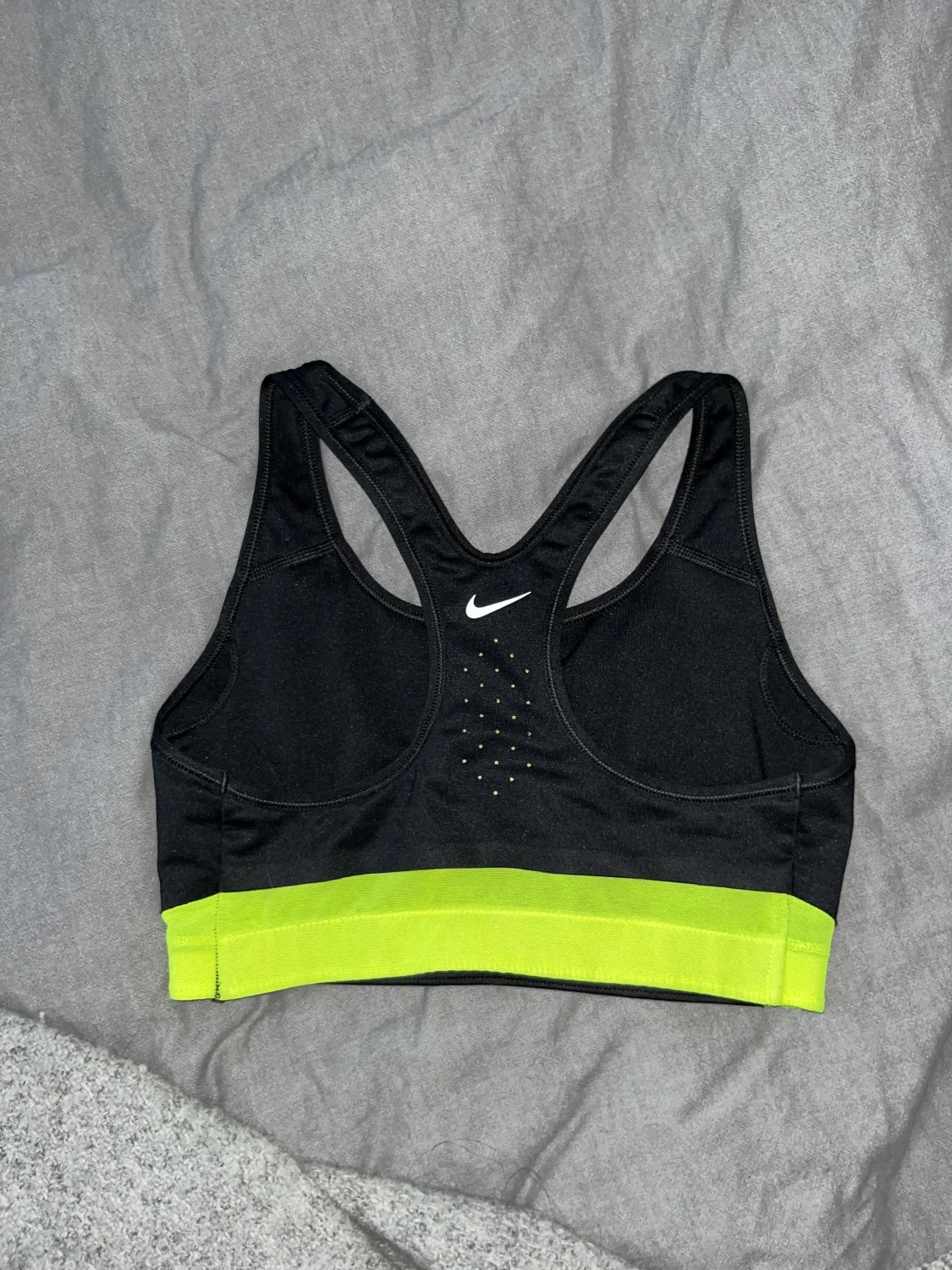 Nike sport-bh  - 90