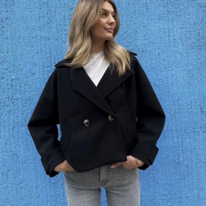 Missäy kappa - använd fåtal ggr, nyskick. märkt med Storlek L men passar s/m skulle jag säga, nypris 499;-