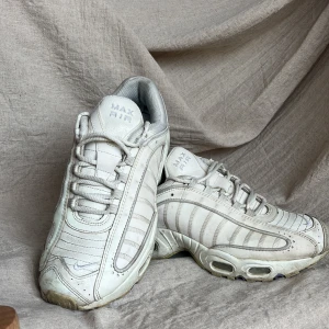 Nike Max Air - Sparsamt använda. Ytligt smuts på och i sömmarna. 