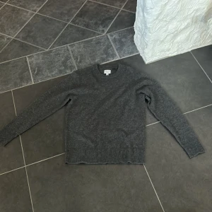 Stickad tröja - En stickad sweatshirt från hm, har endast testat den
