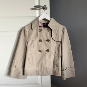 Beige jacka - En perfect höstjacka! Nästan aldrig använd, normal i storleken🌸