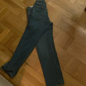 Hm Jeans - Mörk blå jeans