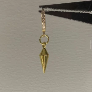 StilSthlm  - Super fina örhängen. Köp en för 119kr eller ett par för 189kr. Modell 035