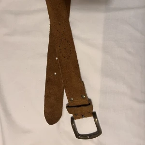 Brunt skärp  - Bunt mocka skärp Cowboy ish😊
