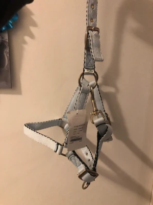 Fölgrimma blp - Fölgrimma iceblue, aldrig använd köpt för 80kr säljer för 50kr har haft den i ungefär 2 år och aldrig använts, har fortfarande taggen på