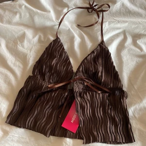 Linne - Skitcoolt brunt linne från shein. Aldrig använt då den inte passade. Pris kan diskuteras😄