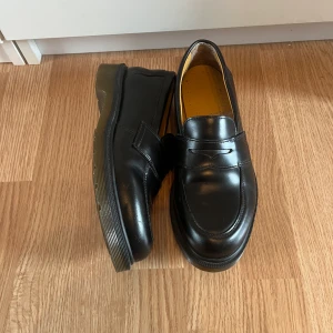 Dr Martens Loafers - Dr. Martens Addy Penny loafers! Storlek 38 💗 Superfint skick! Köpta på plick men säljer vidare!