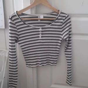 Långärmad tröja - Långärmad tröja randig storlek m från h&m