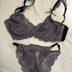 Underkläder oanvända - Helt nya oanvända underkläder. Bh insticker 75d och trosa i M