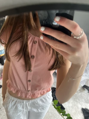 Blus - Säljer denna fina blus som blivit för liten och inte kommit till användning