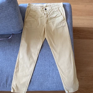 Yellow Zara Pants - Inseam: 66 cm. Length: 93. Worn only once. Good condition, just didn’t like the style. Perfect for spring 