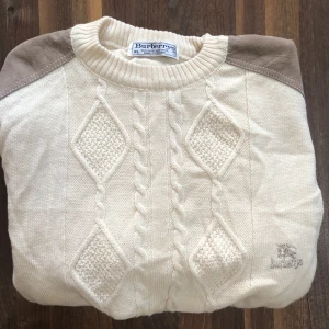 Vintage Burberry sweater - En vintage ull Sweater från burberry i mycket bra skick. Kom med bud! 